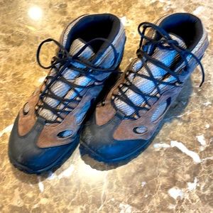 Merrell waterproof hiking boots youth size 6